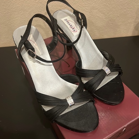 Dyeable’s Shoes - DYEABLES BLACK STRAPPY WEDDING SHOES HEELS NATALIE SIZE 7.5 B WORN ONCE